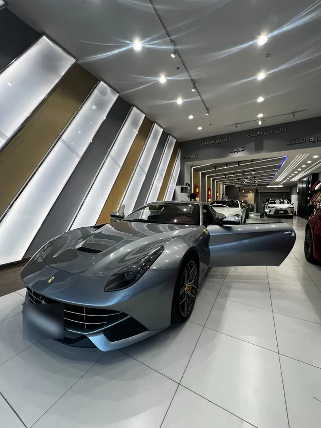 فيراري F12 رمادية داخل معرض PROF Car Care